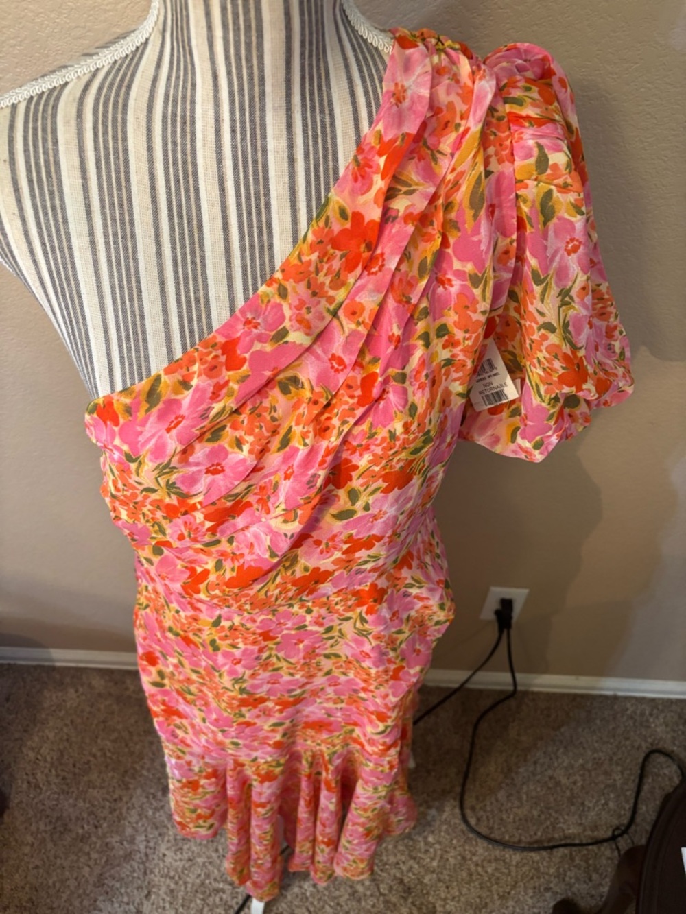 NEW ASTR Dress Large Santorini 1-Shoulder Floral Midi Chiffon Pink Orange Flowy - Picture 3 of 16